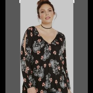 Flower and paisley long open sleeves